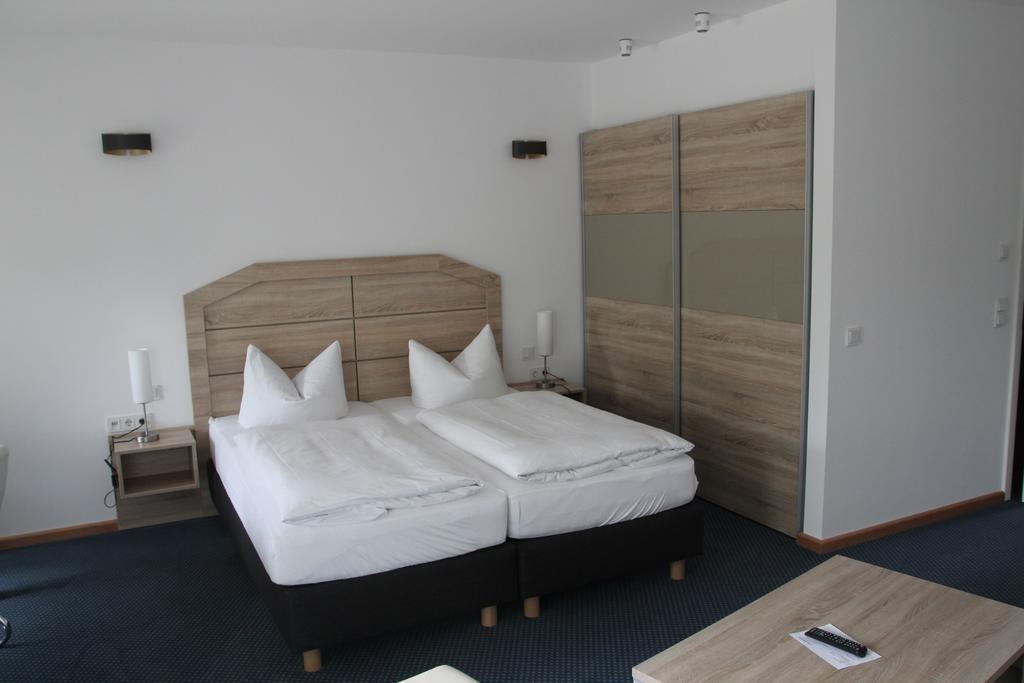 Hotel Lindenstrasse Neuenhagen bei Berlin Luaran gambar