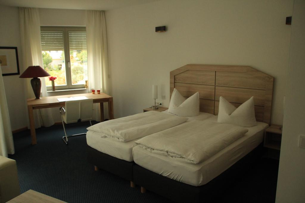 Hotel Lindenstrasse Neuenhagen bei Berlin Luaran gambar